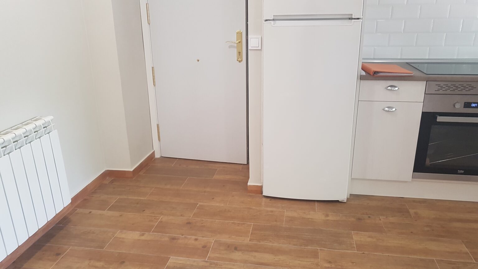 Obra de cambio de bañera por plato de ducha de resina antideslizante en Torrejón.